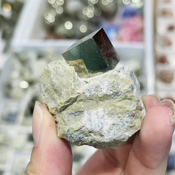 Gamtos Pyrite Chalcopyrite Kubo Žalio Akmens Mokymo Pavyzdys Gydymo Natūralus Mineralinis