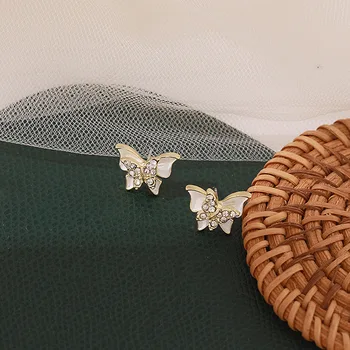 Subtilus CZ Crystal Butterfly Stud Auskarai Moterų Temperamentas Emalio Baltos Ear Smeigės Šalis Vestuvių korėjos Mados Juvelyrika