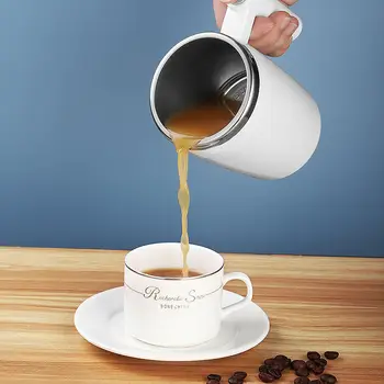 Visiškai automatinė maišant taurės įkrovimo daugiafunkcinis elektros kavos puodelį, tingus, kad net raudona office besisukančių magnetinių taurė